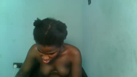 Snapshot of slimzyxdoll chatting on October 10, 12:15 pm slimzyxdoll online show from October 10, 12:15 pm