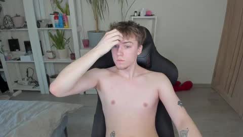 Snapshot of slippery_baby chatting on March 5, 7:38 am Mila online show from March 5, 7:38 am