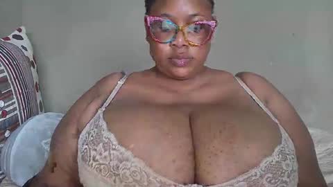 Snapshot of sloppybjqueenn chatting on September 24, 7:33 am sloppybjqueenn online show from September 24, 7:33 am