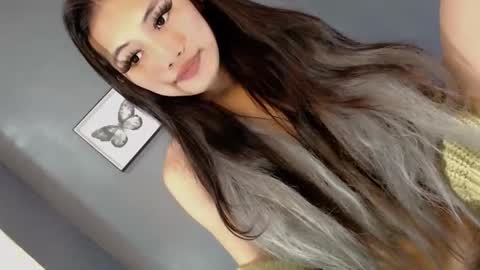 Snapshot of slut4attention chatting on April 28, 6:18 am slut4attention online show from April 28, 6:18 am