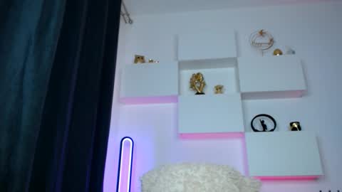 Snapshot of slut_tattoogirl chatting on February 18, 7:37 am Ariana online show from February 18, 7:37 am