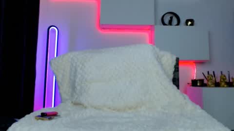 Snapshot of slut_tattoogirl chatting on March 7, 5:48 am Ariana online show from March 7, 5:48 am