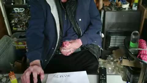 Snapshot of slutboybot chatting on November 20, 1:33 pm slutboybot online show from November 20, 1:33 pm