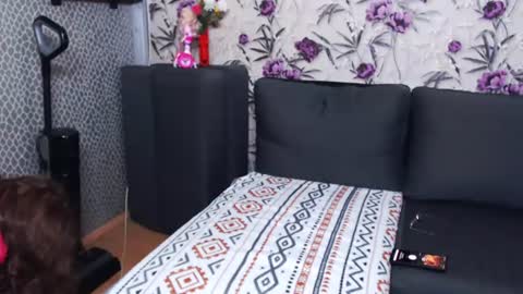 slutihmami online show from June 14, 7:10 am