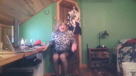 slutjennifertransxx online show from September 12, 2:55 am