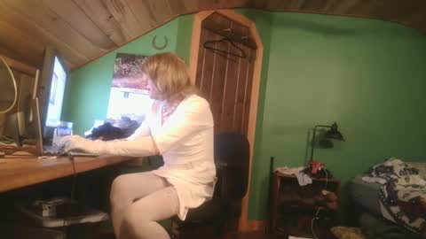 slutjennifertransxx online show from October 7, 2:20 am