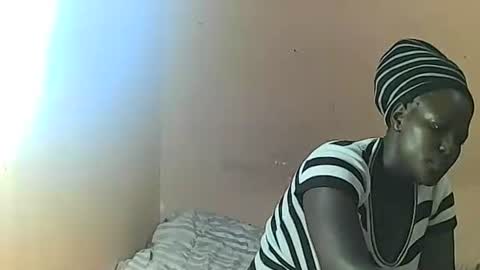 Snapshot of slutmeoutbb chatting on February 20, 10:37 am slutmeoutbb online show from February 20, 10:37 am