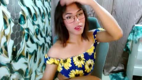 Snapshot of slutqueen_raz chatting on March 30, 6:47 am Raz online show from March 30, 6:47 am