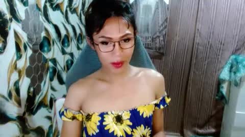 Snapshot of slutqueen_raz chatting on April 2, 7:06 am Raz online show from April 2, 7:06 am