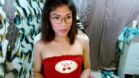 Snapshot of slutqueen_raz chatting on April 3, 1:20 pm Raz online show from April 3, 1:20 pm