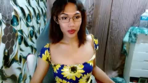 Snapshot of slutqueen_raz chatting on April 13, 10:37 pm Raz online show from April 13, 10:37 pm