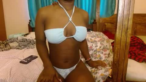 Snapshot of slutty_charmz chatting on February 15, 7:05 am Bree online show from February 15, 7:05 am