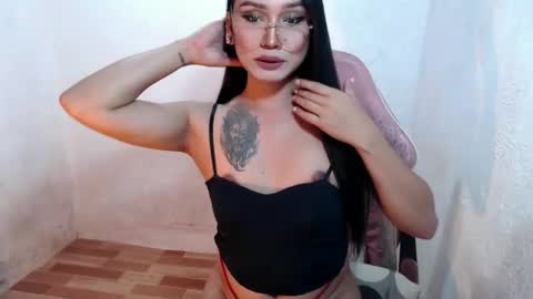 Snapshot of slutty_classyxx chatting on February 14, 6:37 pm Lovie online show from February 14, 6:37 pm