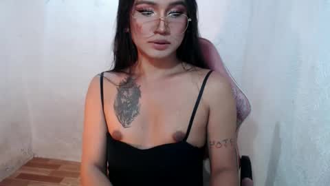 Snapshot of slutty_classyxx chatting on February 20, 6:30 pm Lovie online show from February 20, 6:30 pm