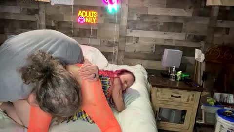 Snapshot of slutty_gamer_freaks chatting on February 14, 6:21 am slutty_gamer_freaks online show from February 14, 6:21 am