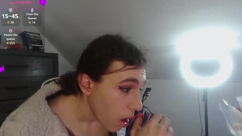 Snapshot of sluttyhorrorparty chatting on March 31, 4:29 pm Natsu online show from March 31, 4:29 pm