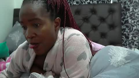 Snapshot of sluttylaura18 chatting on February 17, 7:37 am sluttylaura18 online show from February 17, 7:37 am