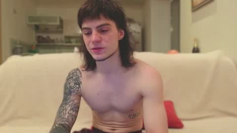 Snapshot of sly_gus chatting on February 23, 2:03 pm Gus online show from February 23, 2:03 pm