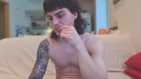 Snapshot of sly_gus chatting on March 1, 10:06 am Gus online show from March 1, 10:06 am