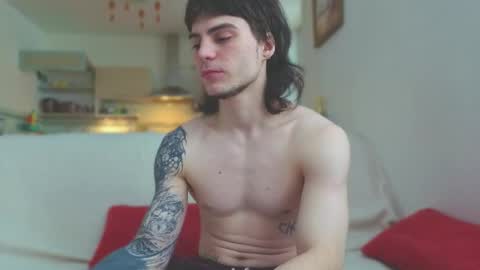 Snapshot of sly_gus chatting on March 4, 4:51 am Gus online show from March 4, 4:51 am