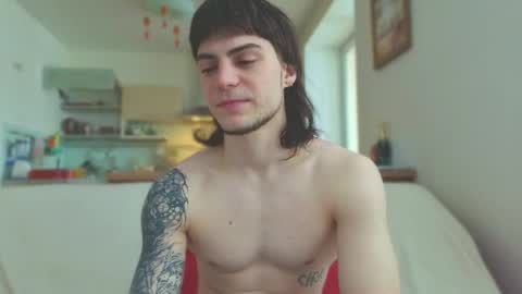 Snapshot of sly_gus chatting on March 8, 4:27 am Gus online show from March 8, 4:27 am