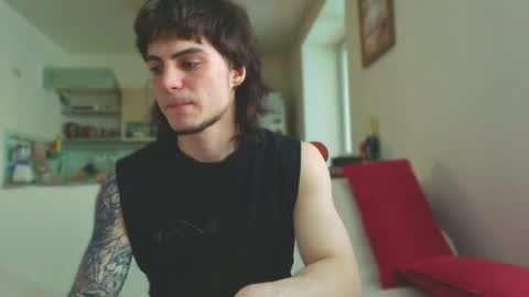 Snapshot of sly_gus chatting on March 15, 12:44 pm Gus online show from March 15, 12:44 pm