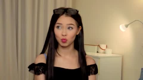 Lily online show from October 10, 1:32 pm