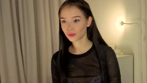 Lily online show from November 6, 1:12 pm