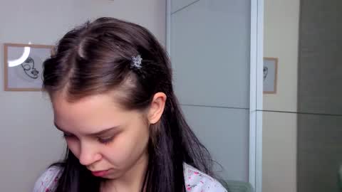 Lily online show from December 2, 1:05 pm