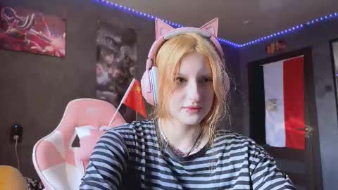 Snapshot of slyviabuffum chatting on October 20, 2:01 am Diana online show from October 20, 2:01 am