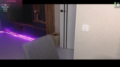 Emily online show from December 4, 8:39 pm