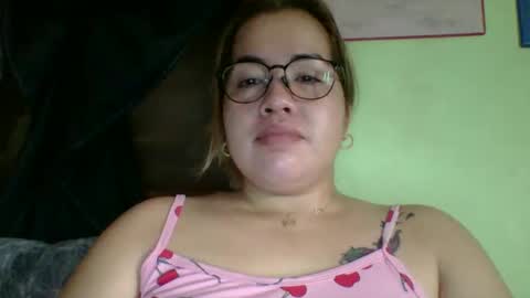 Snapshot of small_boobs59 chatting on March 5, 2:51 am Lovewella online show from March 5, 2:51 am