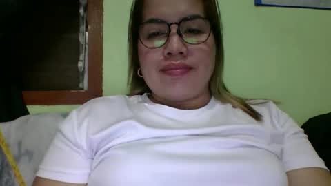 Snapshot of small_boobs59 chatting on March 9, 2:10 pm Lovewella online show from March 9, 2:10 pm