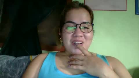 Snapshot of small_boobs59 chatting on March 11, 7:03 am Lovewella online show from March 11, 7:03 am