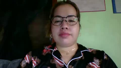 Snapshot of small_boobs59 chatting on March 16, 4:18 am Lovewella online show from March 16, 4:18 am