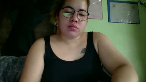 Snapshot of small_boobs59 chatting on March 17, 4:50 am Lovewella online show from March 17, 4:50 am