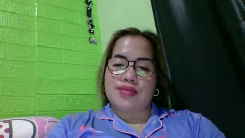 Snapshot of small_boobs59 chatting on March 30, 12:39 pm Lovewella online show from March 30, 12:39 pm
