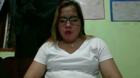Snapshot of small_boobs59 chatting on April 12, 2:22 pm Lovewella online show from April 12, 2:22 pm