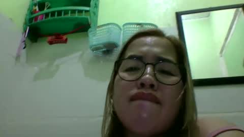 Snapshot of small_boobs59 chatting on April 29, 5:06 pm Lovewella online show from April 29, 5:06 pm