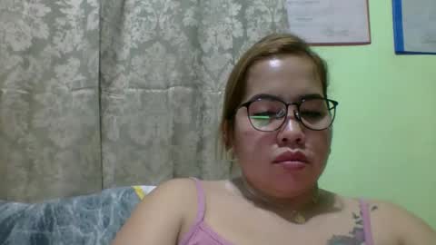Snapshot of small_boobs59 chatting on May 8, 11:59 am Lovewella online show from May 8, 11:59 am