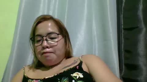 Snapshot of small_boobs59 chatting on May 16, 10:36 am Lovewella online show from May 16, 10:36 am