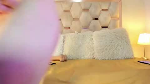 Snapshot of small_hot19 chatting on September 25, 9:57 am Small Hot19 online show from September 25, 9:57 am