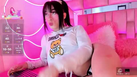 Snapshot of small_hot19 chatting on October 25, 11:07 am Small Hot19 online show from October 25, 11:07 am