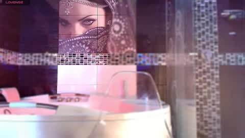 Snapshot of small_hot19 chatting on November 29, 9:34 am Small Hot19 online show from November 29, 9:34 am