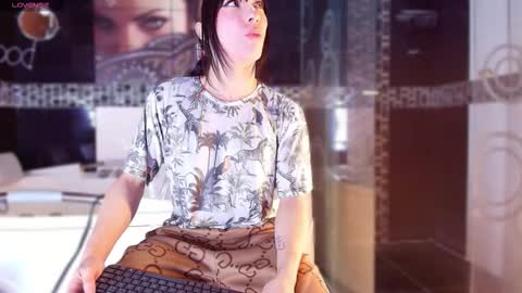 Snapshot of small_hot19 chatting on December 2, 10:09 am Small Hot19 online show from December 2, 10:09 am