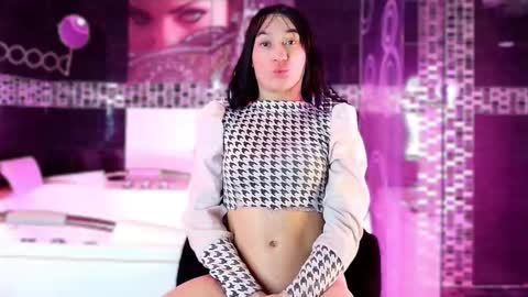 Snapshot of small_hot19 chatting on December 14, 9:47 am Small Hot19 online show from December 14, 9:47 am