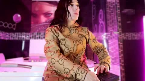 Snapshot of small_hot19 chatting on December 16, 9:47 am Small Hot19 online show from December 16, 9:47 am