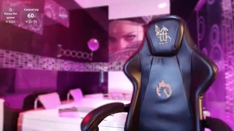 Small Hot19 online show from March 28, 11:10 am