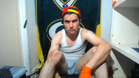 Snapshot of small_wood21 chatting on March 6, 10:39 pm small wood21 online show from March 6, 10:39 pm