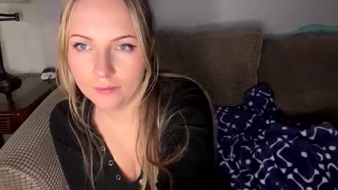 smallclitbitch333 online show from March 14, 5:13 am